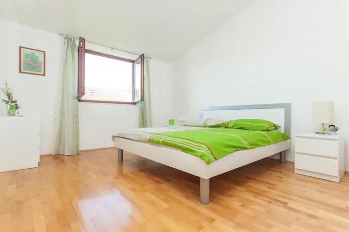 Apartment Morovic Kastela Luaran gambar